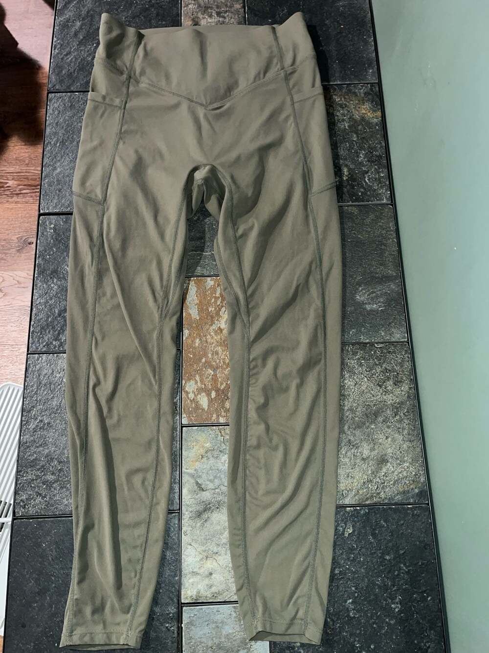 Halara High Waisted Crossover Pocket 7/8 Leggings in Olive Green